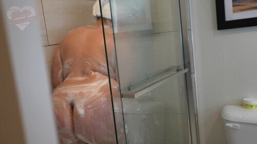 KATIE-CUMMINGS---VOYEUR-SHOWER-WITH-STEPMOM_1eb25a2c69e3cdfea.md.jpg